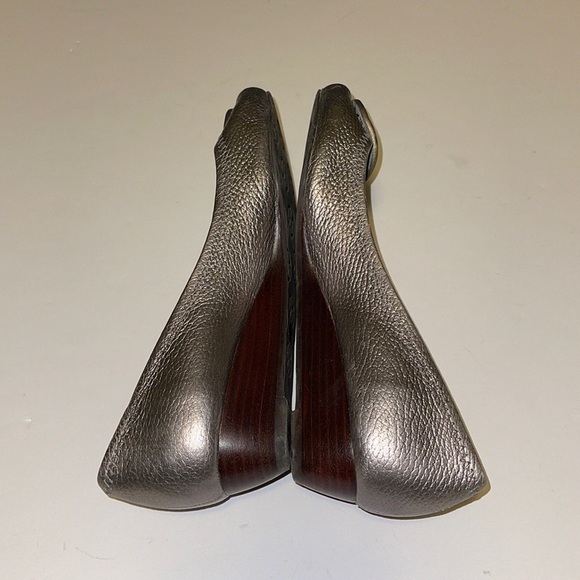 Tory Burch Pewter Leather Peep Toed Flats - Women’s Size 8.5 - Picture 6 of 9